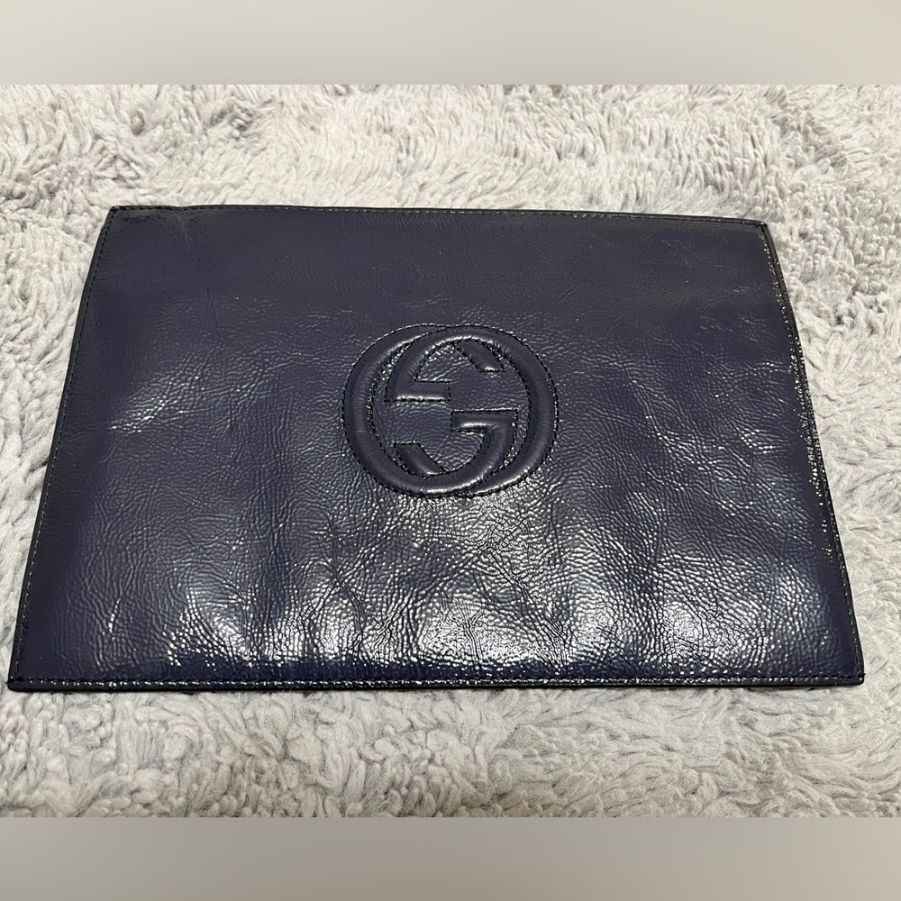 GUCCI PATENT LEATHER SOHO CLUTCH/DOCUMENT HOLDER Gucci Navy Clutch,Gucci Evening